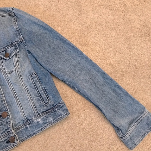 American Eagle Distressed Cropped Denim Jacket Womens Large Blue Cotton AEO - Picture 9 of 12